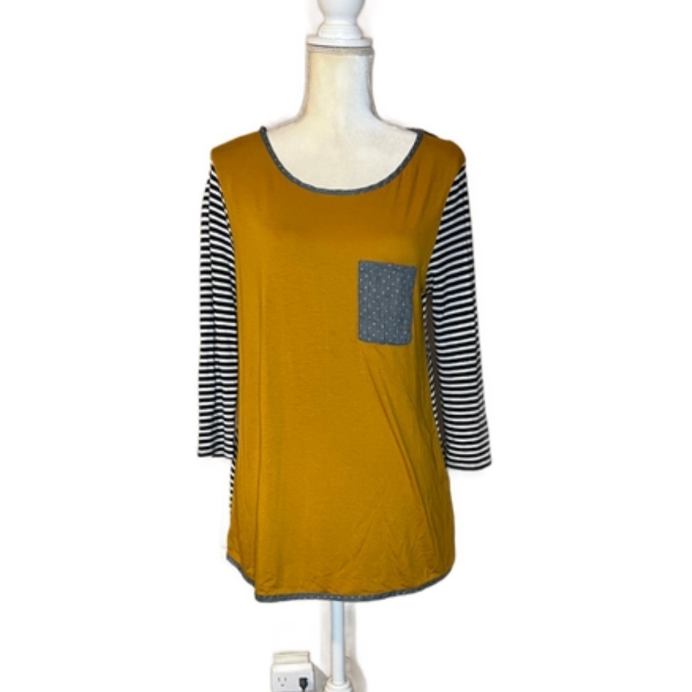 ⭐️ 3 For $15 Le Lis Mustard and Black Striped Women's Top